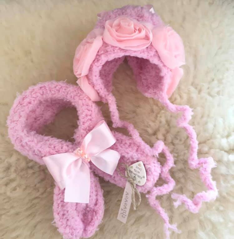 Pink Roses Hat and Scarf Set